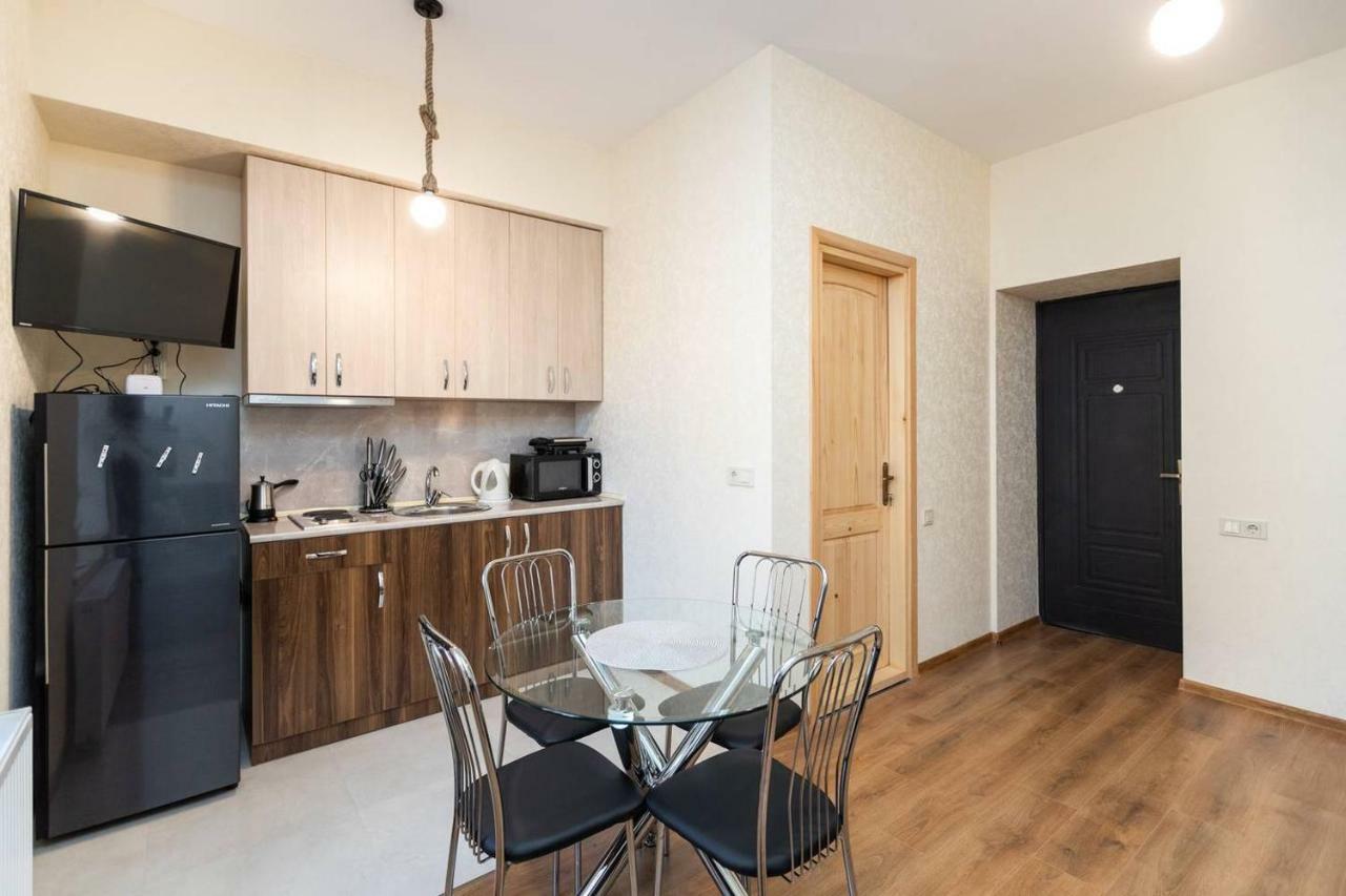 Wehost Stylish Apartment In Old Тбилиси Экстерьер фото