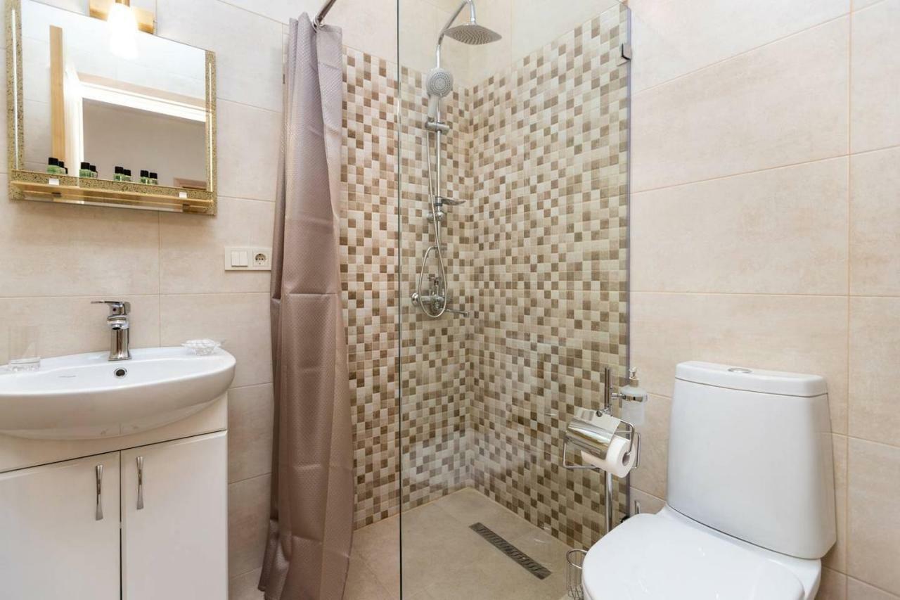 Wehost Stylish Apartment In Old Тбилиси Экстерьер фото