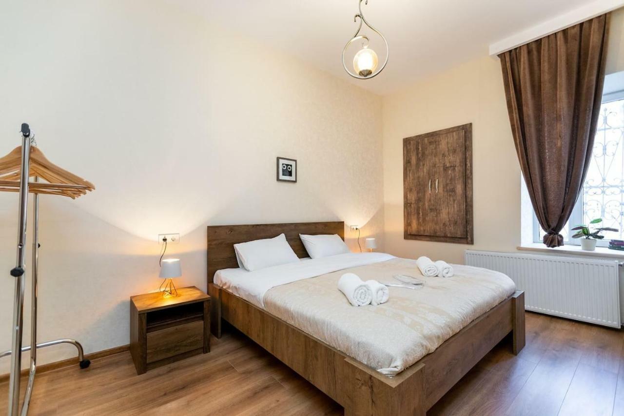 Wehost Stylish Apartment In Old Тбилиси Экстерьер фото